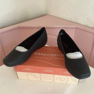 New In Box Easy Spirit Alessia Women’s Perforated Demi Wedge Flats Black 11w